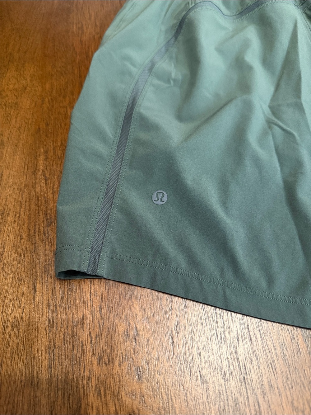 Lululemon Men’s Pace Breaker Linerless Short 7" Medium Green - Picture 2 of 5